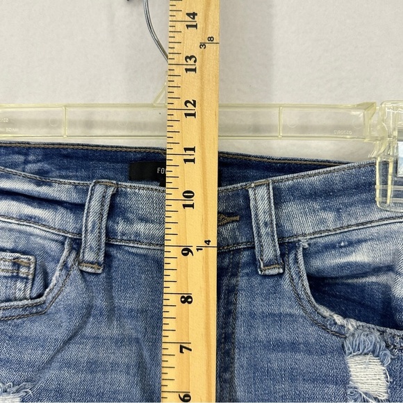 Forever 21 High Waisted Distressed Jean Shorts Womans 27 Medium Wash - Picture 4 of 13